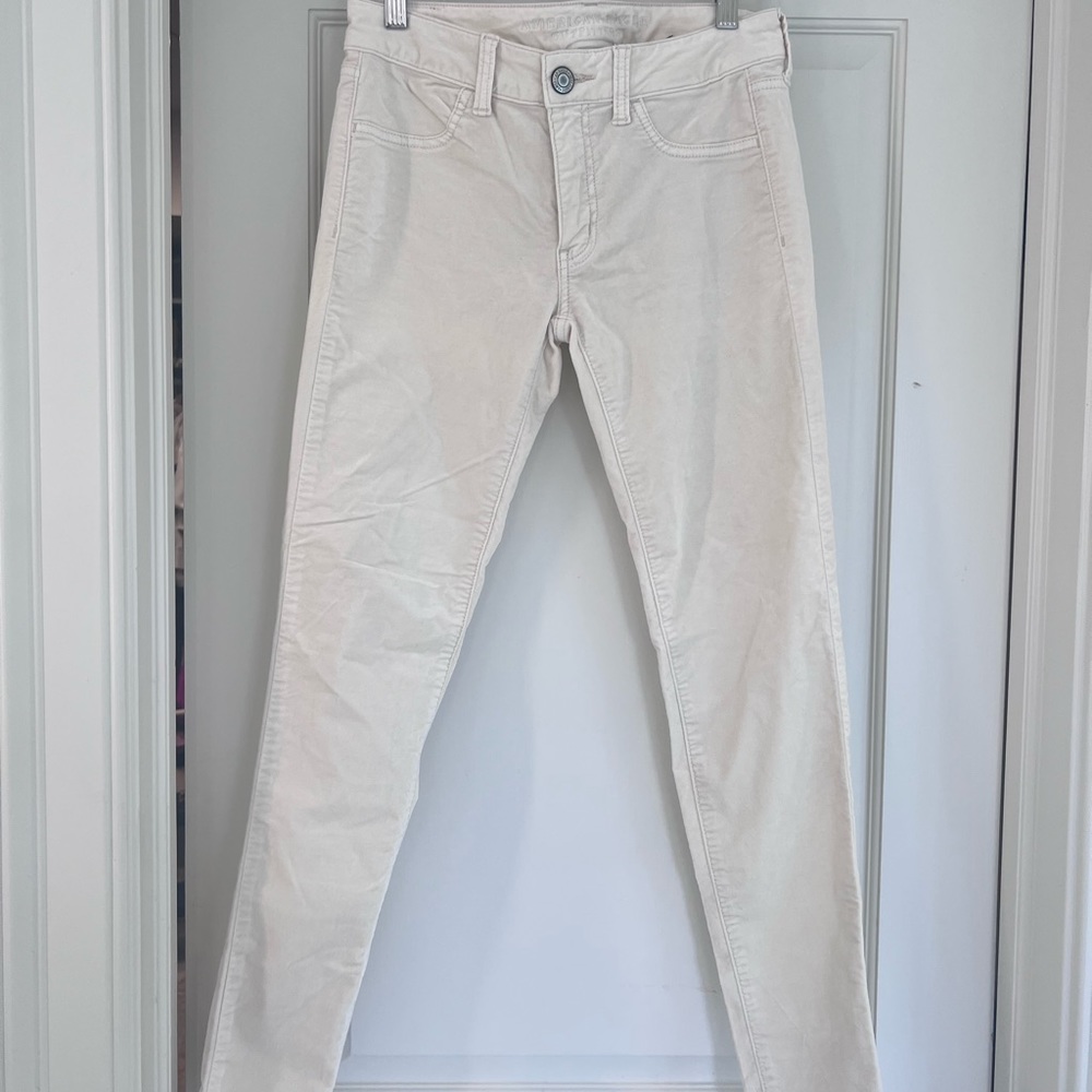 American Eagle— cream colored jeggings; size 2